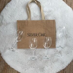 Silver Oak Wine Glass Set with Tote Bag
